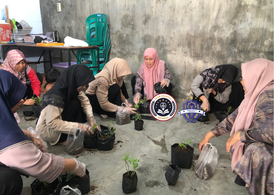 Workshop "Budidaya dan Pengolahan Daun Mint" di Kreativa Homeschooling